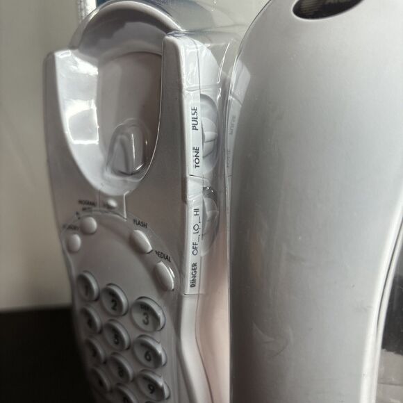 AT&T 146 Design Line Telephone Windchill White Hearing Aid Compatible Desk/Wall - Picture 5 of 7